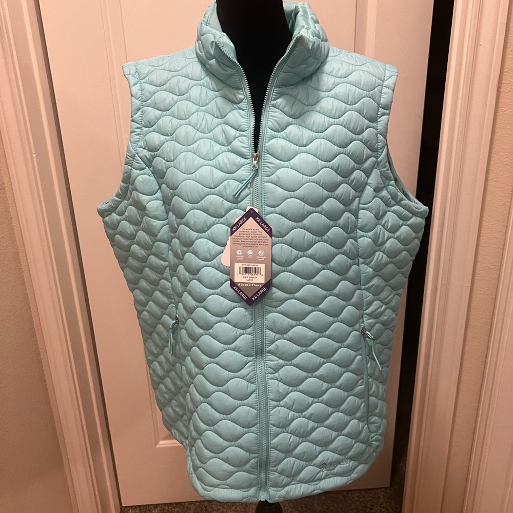 Quilted vest by “Free Country “. This vest is nwt.